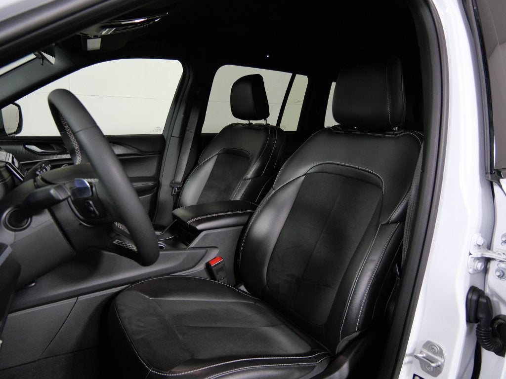 2025 Jeep Grand Cherokee Altitude 4x4