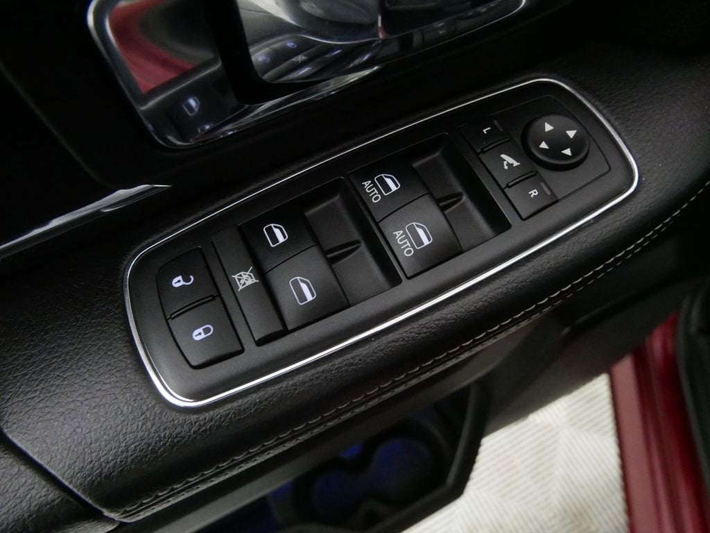 2018 RAM 1500 Laramie Crew Cab 4x4 5'7" Box