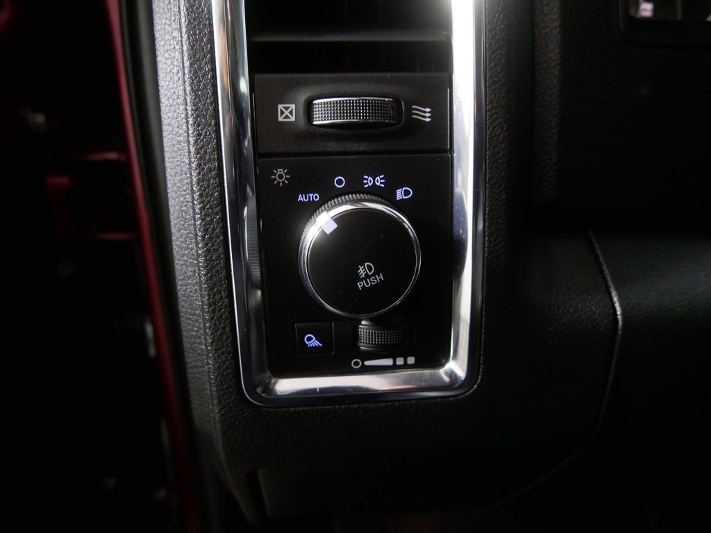 2018 RAM 1500 Laramie Crew Cab 4x4 5'7" Box