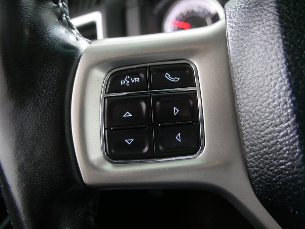 2018 RAM 1500 Laramie Crew Cab 4x4 5'7" Box