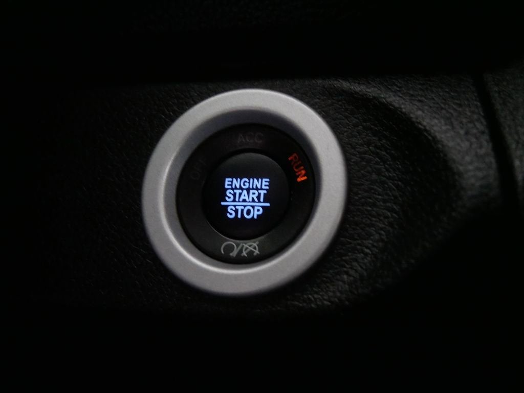 2018 RAM 1500 Laramie Crew Cab 4x4 5'7" Box