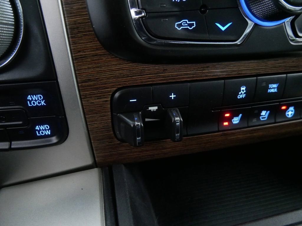 2018 RAM 1500 Laramie Crew Cab 4x4 5'7" Box