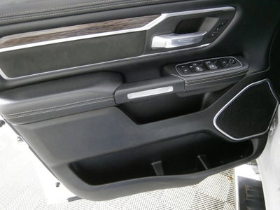 2020 RAM 1500 Laramie Quad Cab 4x4 6'4" Box