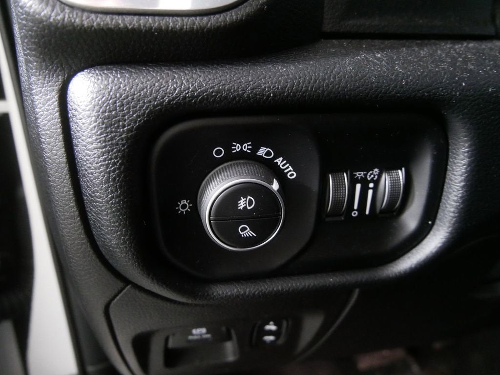 2020 RAM 1500 Laramie Quad Cab 4x4 6'4" Box