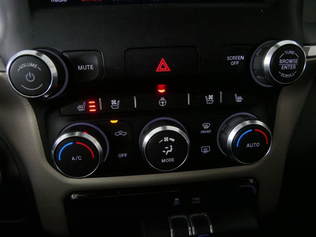 2020 RAM 1500 Laramie Quad Cab 4x4 6'4" Box