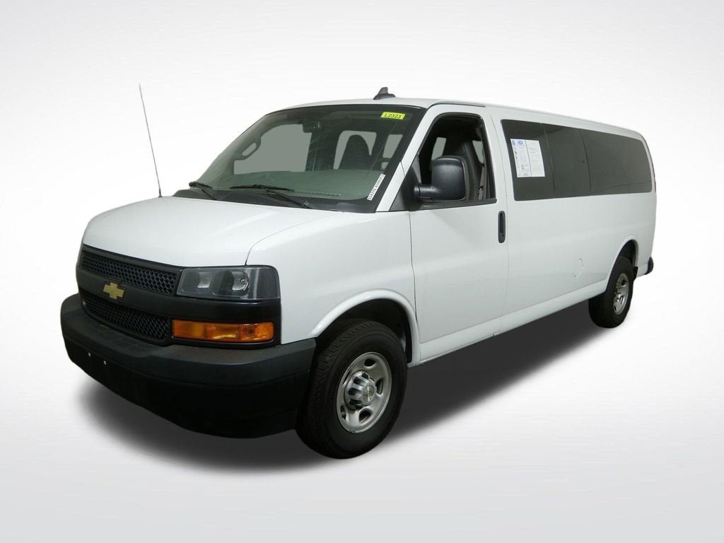 2023 Chevrolet Express Passenger 3500 1LS