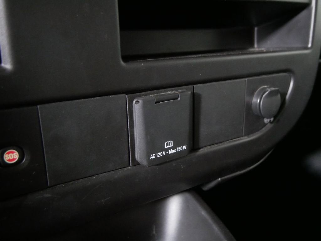 2023 Chevrolet Express Passenger 3500 1LS