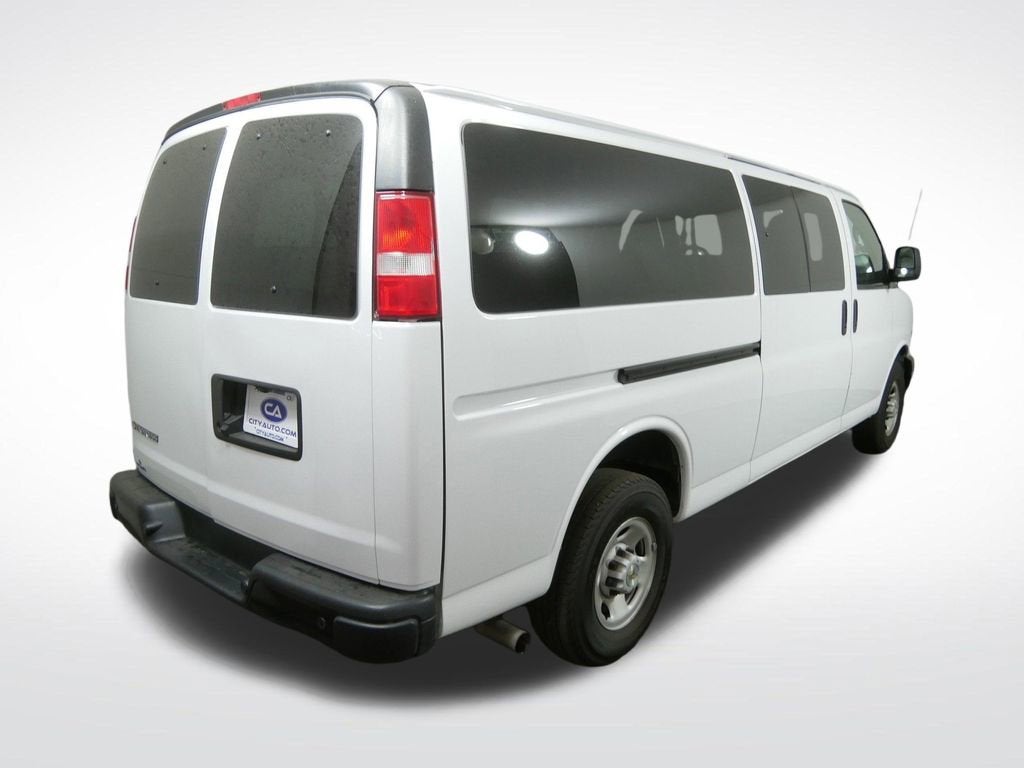2023 Chevrolet Express Passenger 3500 1LS