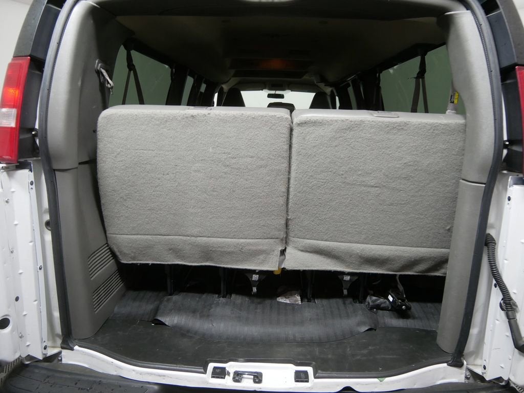 2023 Chevrolet Express Passenger 3500 1LS