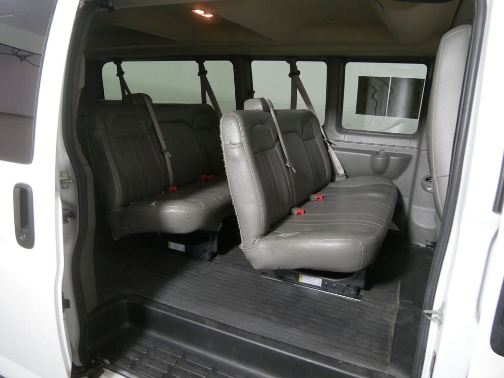 2023 Chevrolet Express Passenger 3500 1LS