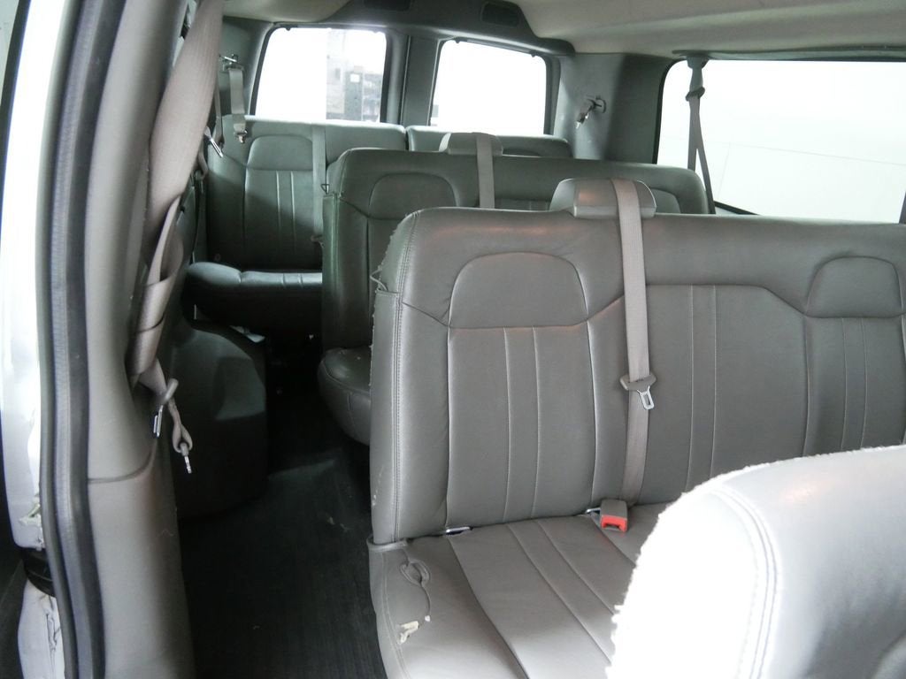 2023 Chevrolet Express Passenger 3500 1LS