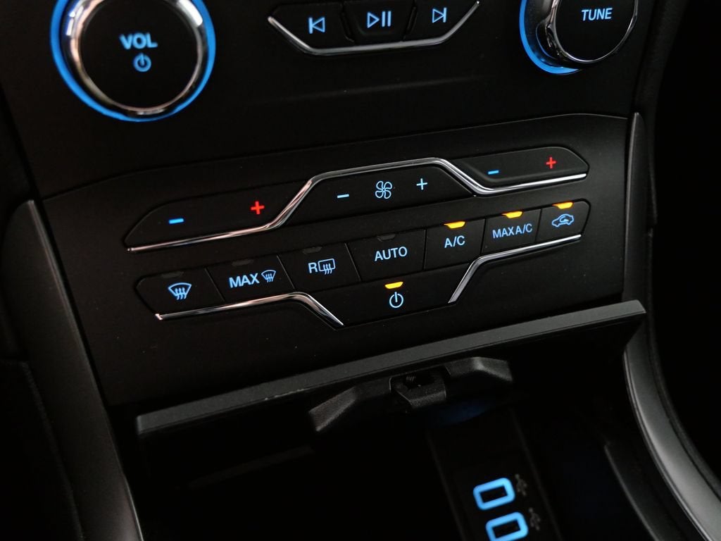 2020 Ford Edge SE