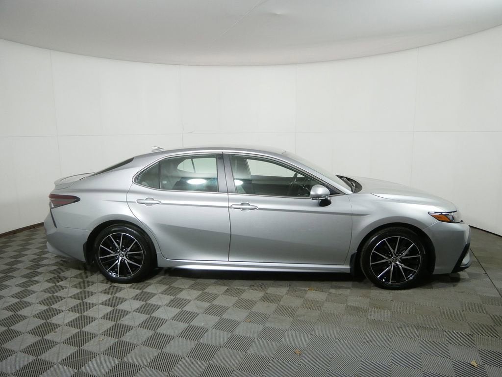 Used 2024 Toyota Camry SE with VIN 4T1G11BK5RU118935 for sale in Golden Valley, Minnesota