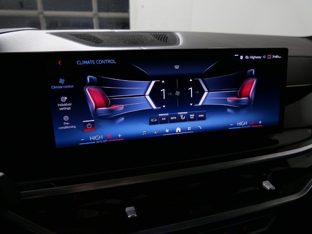 2024 BMW X7 M60i