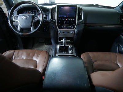 2019 Toyota Land Cruiser V8