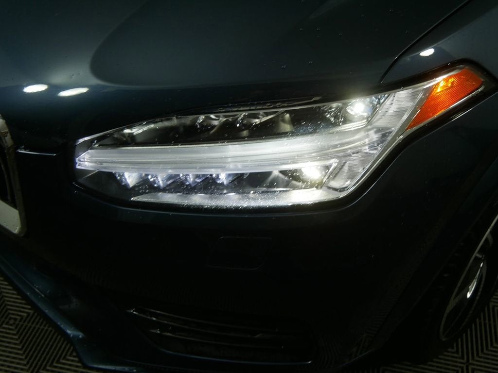 2021 Volvo XC90 T6 Momentum 7 Passenger