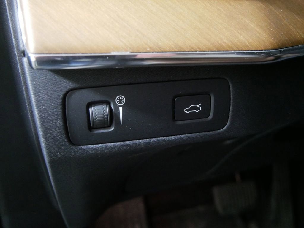 2021 Volvo XC90 T6 Momentum 7 Passenger
