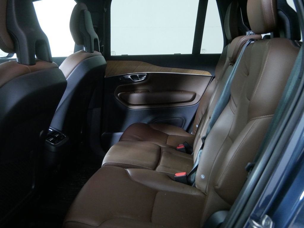 2021 Volvo XC90 T6 Momentum 7 Passenger
