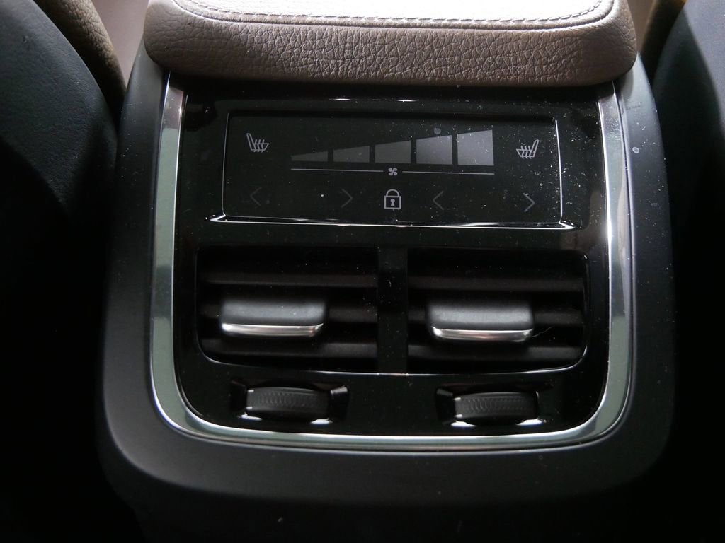 2021 Volvo XC90 T6 Momentum 7 Passenger