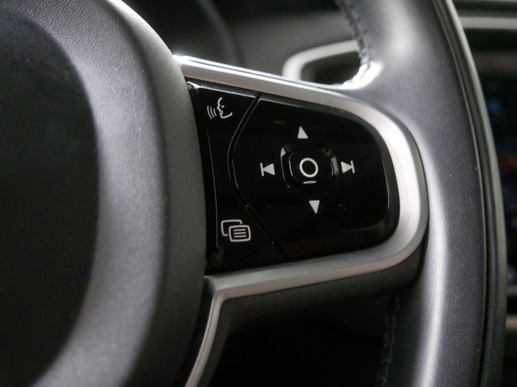 2021 Volvo XC90 T6 Momentum 7 Passenger