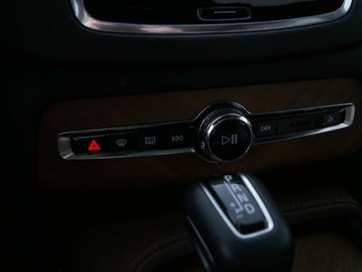2021 Volvo XC90 T6 Momentum 7 Passenger