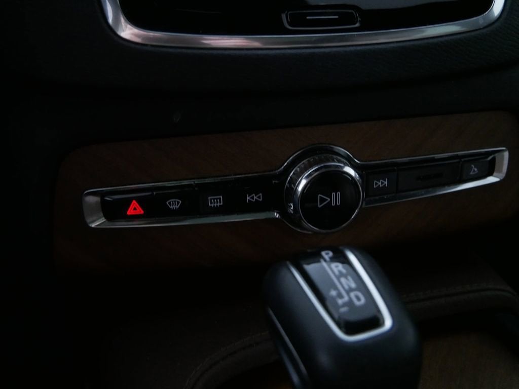 2021 Volvo XC90 T6 Momentum 7 Passenger