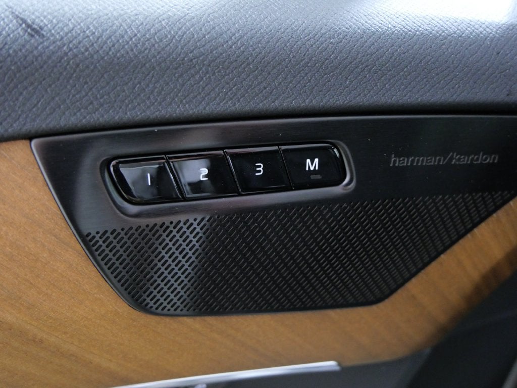 2024 Volvo XC90 Recharge Plug-In Hybrid T8 Plus Bright Theme 7-Seater