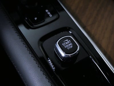 2024 Volvo XC90 Recharge Plug-In Hybrid T8 Plus Bright Theme 7-Seater