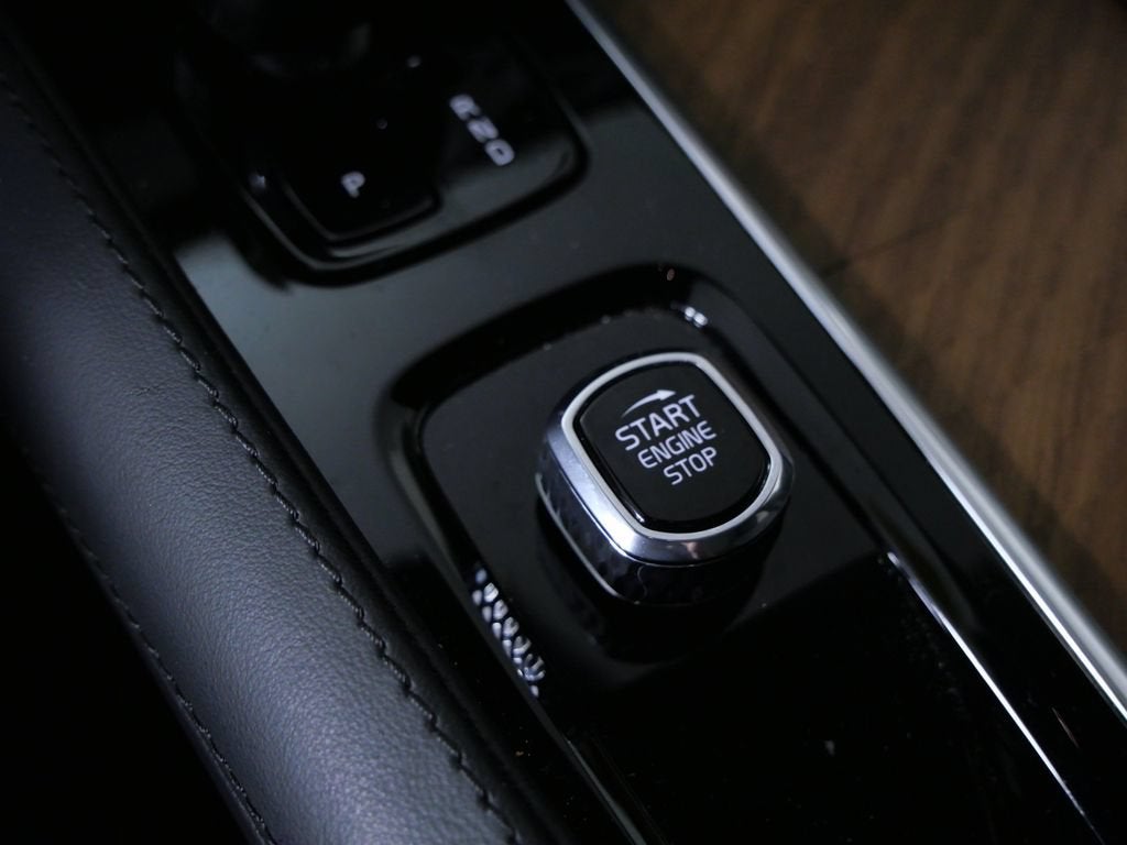 2024 Volvo XC90 Recharge Plug-In Hybrid T8 Plus Bright Theme 7-Seater