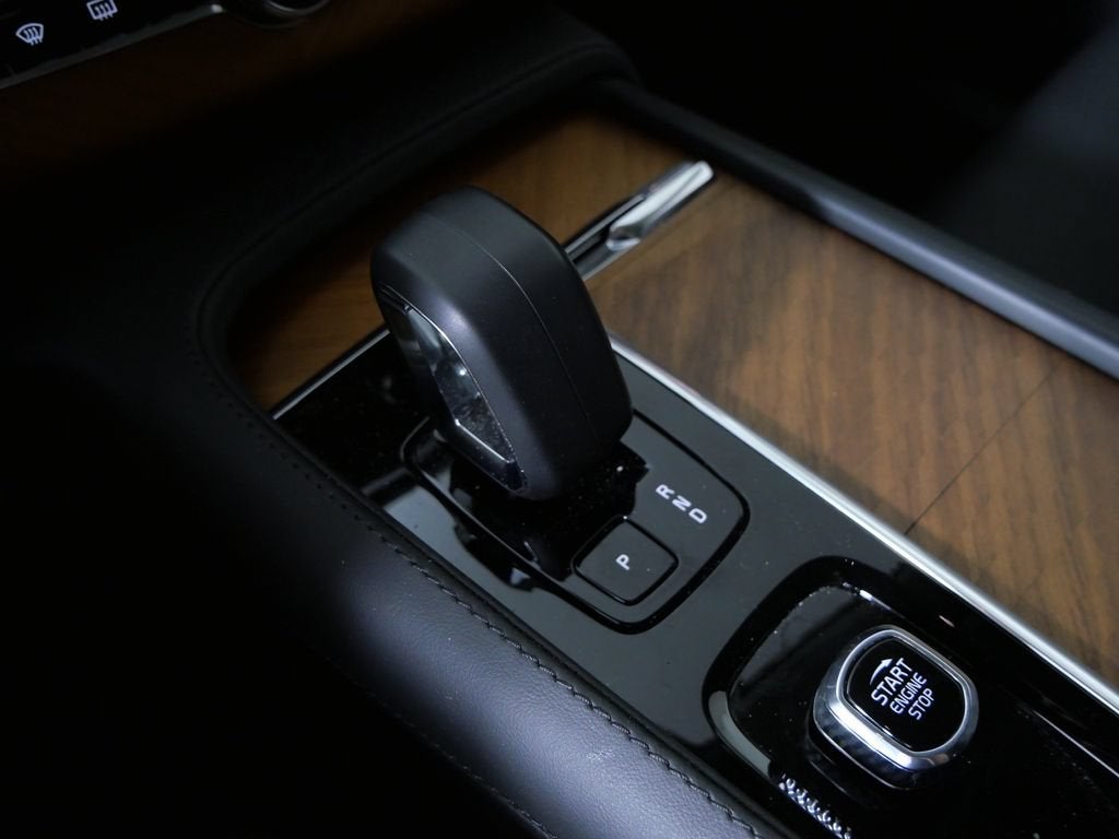 2024 Volvo XC90 Recharge Plug-In Hybrid T8 Plus Bright Theme 7-Seater