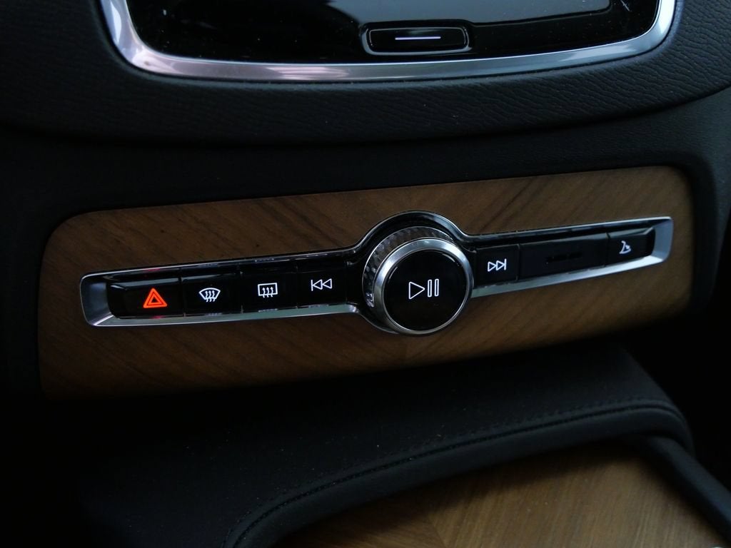 2024 Volvo XC90 Recharge Plug-In Hybrid T8 Plus Bright Theme 7-Seater